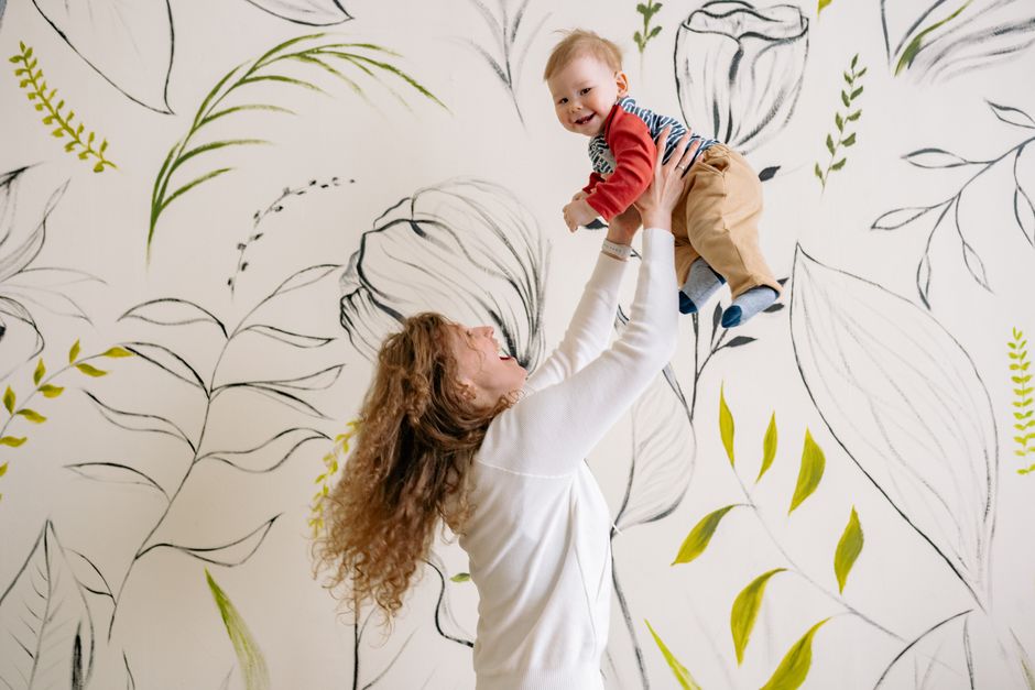 Vrolijk fotobehang met schattige dierenthema's babykamer. Vrolijk fotobehang met schattige dierenthema's babykamer.
